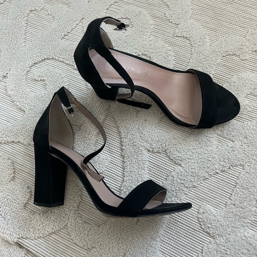Madden Girl Black Heeled Sandals Size 7